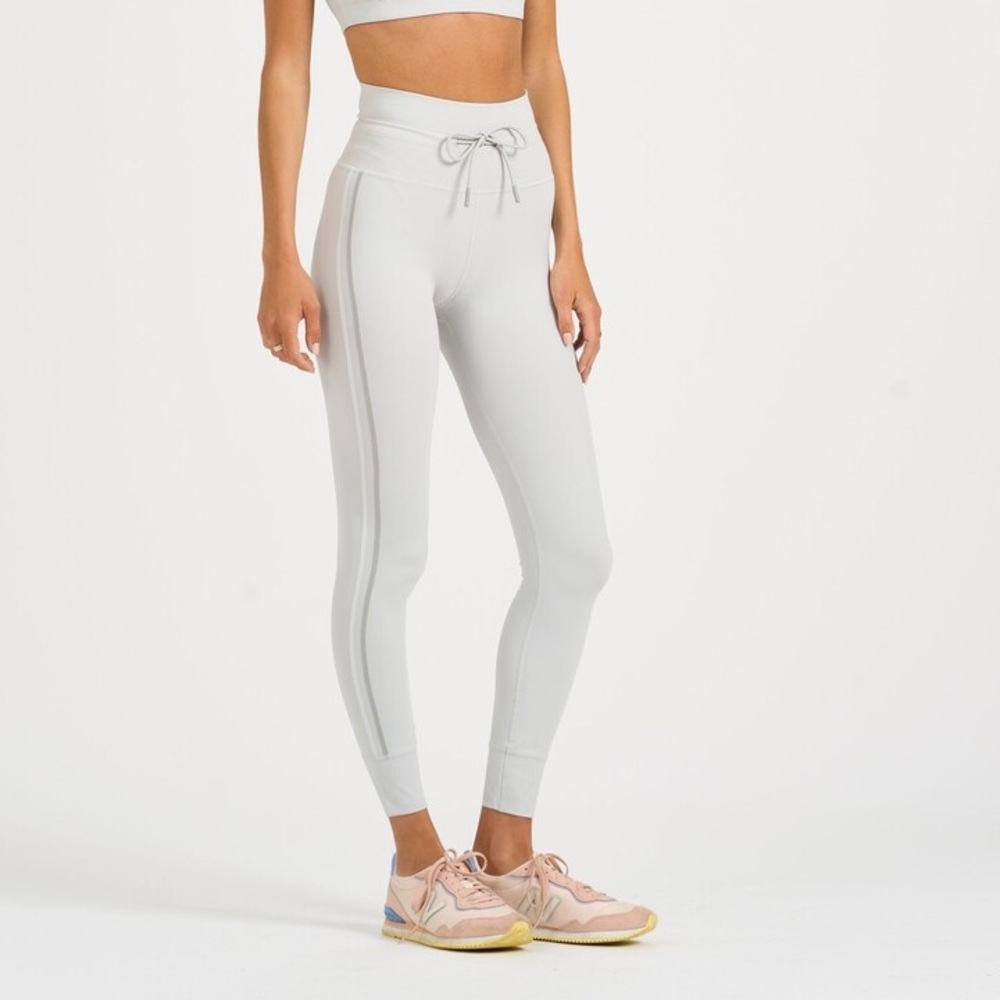 Vuori Daily Sport Legging in Mineral